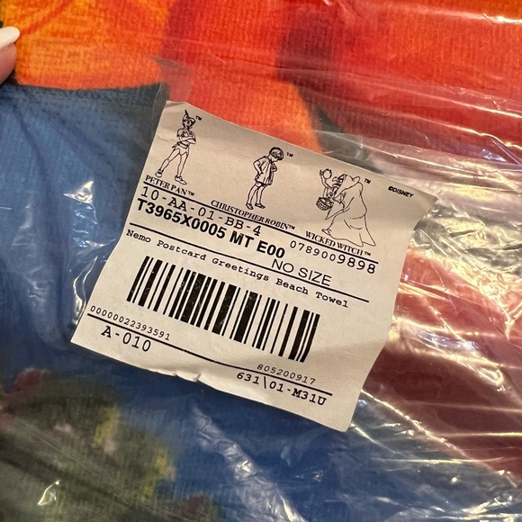 Brand new Disney Beach Towel! Nemo - Picture 5 of 5